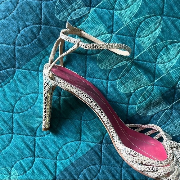 Kate Spade New York Lolita Platinum Speckled Leather Ankle Strap Sandals Sz 10B - Picture 16 of 16